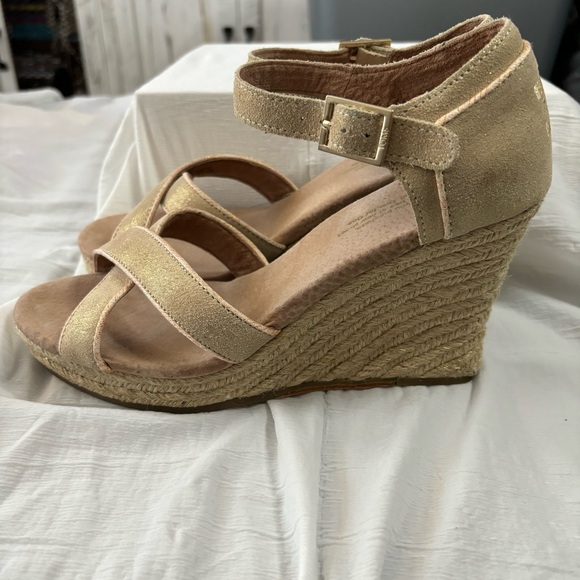 TOMS Golden Beige Cross Strap Wedge Heels 8 - Picture 4 of 9